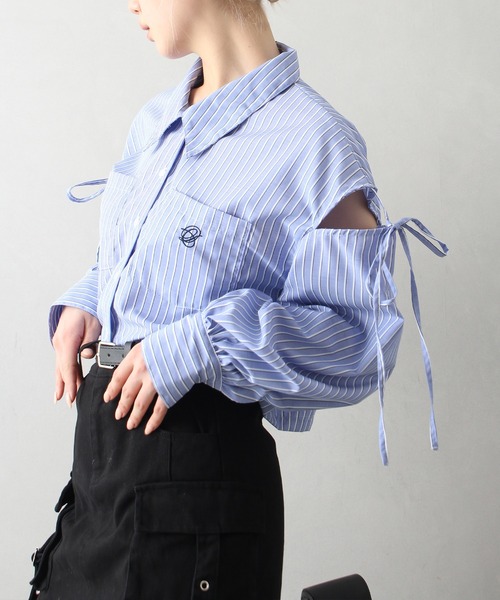 SpRay（スプレイ）の「肩リボンクロップドシャツ（シャツ/ブラウス・レディース・オフホワイト/ホワイト×ブラック/ブラック×ホワイト/サックスブルー/ブルー系その他/チャコールグレー/ブルー系その他2・FREE）」の7枚目の写真