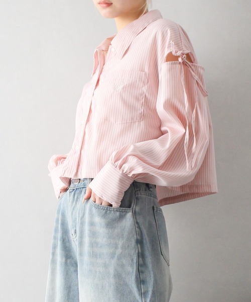 SpRay（スプレイ）の「肩リボンクロップドシャツ（シャツ/ブラウス・レディース・オフホワイト/ホワイト×ブラック/ブラック×ホワイト/サックスブルー/ブルー系その他/チャコールグレー/ブルー系その他2・FREE）」の9枚目の写真