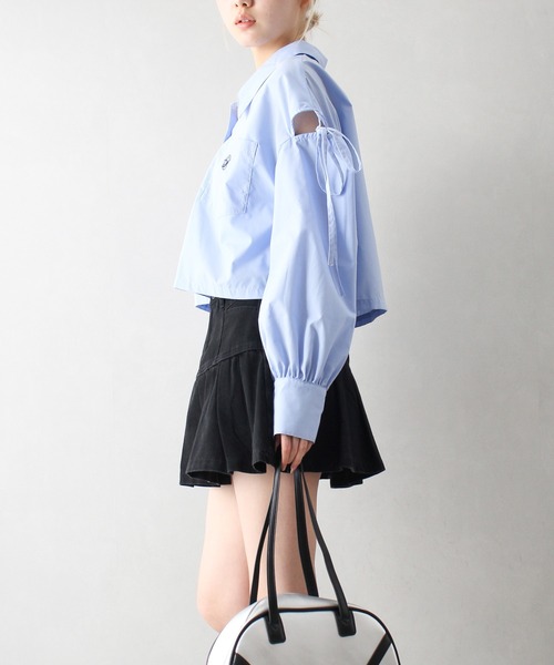 SpRay（スプレイ）の「肩リボンクロップドシャツ（シャツ/ブラウス・レディース・オフホワイト/ホワイト×ブラック/ブラック×ホワイト/サックスブルー/ブルー系その他/チャコールグレー/ブルー系その他2・FREE）」の16枚目の写真