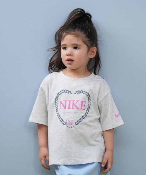NIKE（ナイキ）の「NIKE/ナイキ 36M636 キッズ 半袖Tシャツ 36M636（Tシャツ/カットソー・キッズ・スモークグレー/ホワイト・4:105cm/5:110cm/6:115cm/7:120cm）」の2枚目の写真