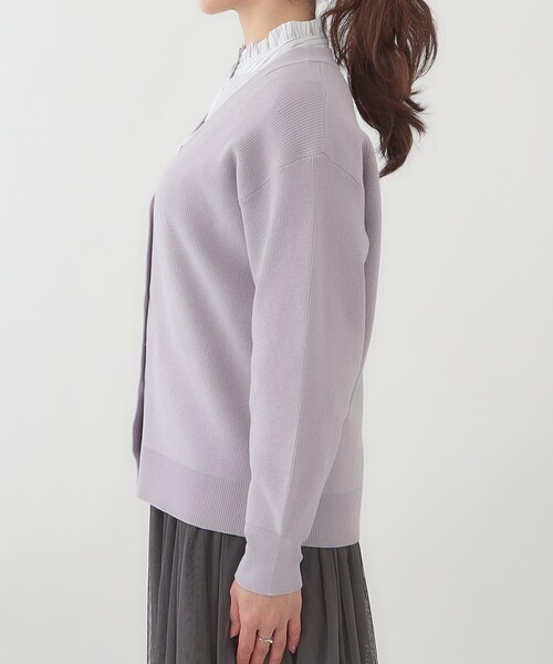 SHOO・LA・RUE(シューラルー)の「【洗える/S-LL】ドライタッチが心地よい 畦編みVネックカーディガン(カーディガン/ボレロ・レディース・ベージュ/パープル/ネイビー/アイボリー・01/02/03/04)」の9枚目の写真