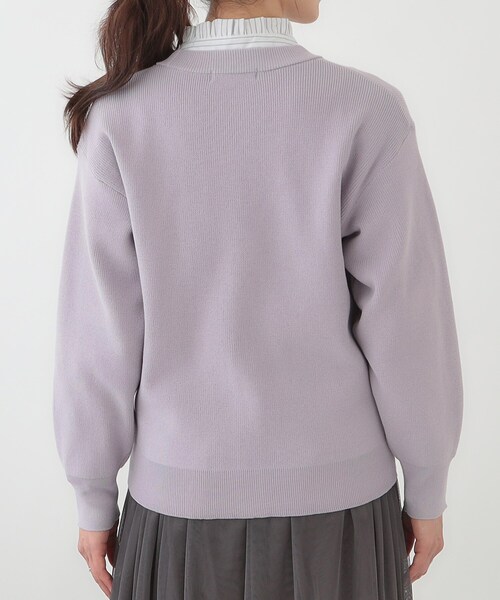 SHOO・LA・RUE(シューラルー)の「【洗える/S-LL】ドライタッチが心地よい 畦編みVネックカーディガン(カーディガン/ボレロ・レディース・ベージュ/パープル/ネイビー/アイボリー・01/02/03/04)」の8枚目の写真