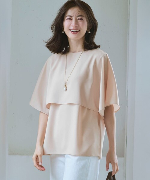 23区 L(ニジュウサンクオオキイサイズ)の「ストレッチジョーゼット ケープデザイン カットソー(Tシャツ/カットソー・レディース・ブラック系/ダークブラウン系/ベージュ系/ホワイト系/スモーキーグリーン系/ネイビー系/ピンク/ライトブルー・46/44)」の8枚目の写真