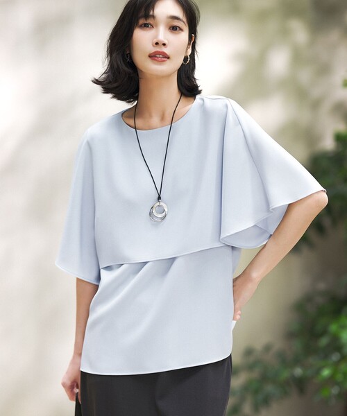 23区 L(ニジュウサンクオオキイサイズ)の「ストレッチジョーゼット ケープデザイン カットソー(Tシャツ/カットソー・レディース・ブラック系/ダークブラウン系/ベージュ系/ホワイト系/スモーキーグリーン系/ネイビー系/ピンク/ライトブルー・46/44)」の6枚目の写真