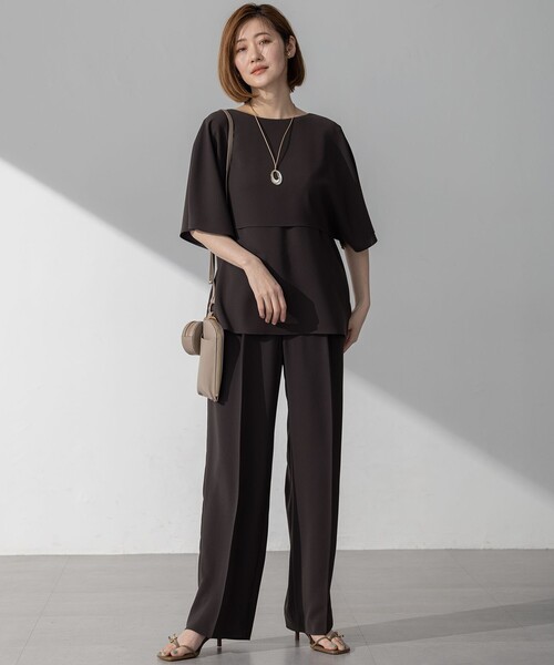 23区 L(ニジュウサンクオオキイサイズ)の「ストレッチジョーゼット ケープデザイン カットソー(Tシャツ/カットソー・レディース・ブラック系/ダークブラウン系/ベージュ系/ホワイト系/スモーキーグリーン系/ネイビー系/ピンク/ライトブルー・46/44)」の9枚目の写真