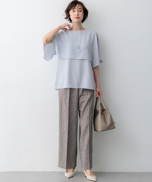 23区 L(ニジュウサンクオオキイサイズ)の「ストレッチジョーゼット ケープデザイン カットソー(Tシャツ/カットソー・レディース・ブラック系/ダークブラウン系/ベージュ系/ホワイト系/スモーキーグリーン系/ネイビー系/ピンク/ライトブルー・46/44)」の14枚目の写真