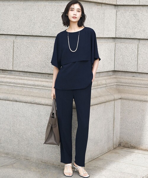 23区 L(ニジュウサンクオオキイサイズ)の「ストレッチジョーゼット ケープデザイン カットソー(Tシャツ/カットソー・レディース・ブラック系/ダークブラウン系/ベージュ系/ホワイト系/スモーキーグリーン系/ネイビー系/ピンク/ライトブルー・46/44)」の17枚目の写真
