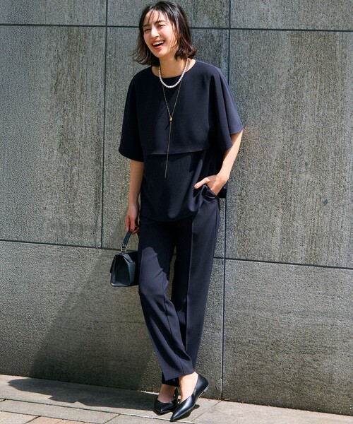 23区 L(ニジュウサンクオオキイサイズ)の「ストレッチジョーゼット ケープデザイン カットソー(Tシャツ/カットソー・レディース・ブラック系/ダークブラウン系/ベージュ系/ホワイト系/スモーキーグリーン系/ネイビー系/ピンク/ライトブルー・46/44)」の19枚目の写真