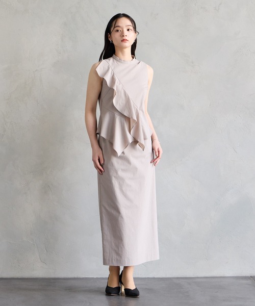 AIMER(エメ)の「ローグストレッチストライプラッフルIラインパーティードレス 結婚式 お呼ばれ ドレス 20代 30代 40代(ドレス・レディース・ネイビー/キャメル/グレイッシュベージュ・MEDIUM)」の7枚目の写真
