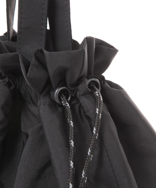 BAYFLOW（ベイフロー）の「[500mlペットボトル収納可]【PEANUTS】保冷保温巾着トート（トートバッグ・レディース・イエロー/ライトグレー/ブラック/アイボリー/ライトブルー・0）」の10枚目の写真