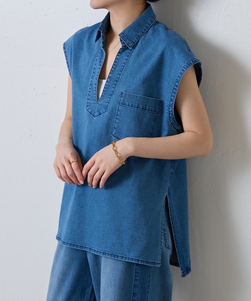 COLLAGE GALLARDAGALANTE（コラージュガリャルダガランテ）の「Q.anos/ライトオンスデニムシャツ（ベスト・レディース・ブルー/ライトベージュ・FREE）」の2枚目の写真