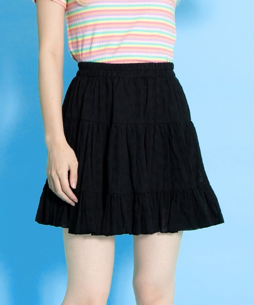 PUNYUS(プニュズ)の「コットンレースティアードミニスカート(スカート・レディース・ブラック/ホワイト・1/2/4/3)」の2枚目の写真