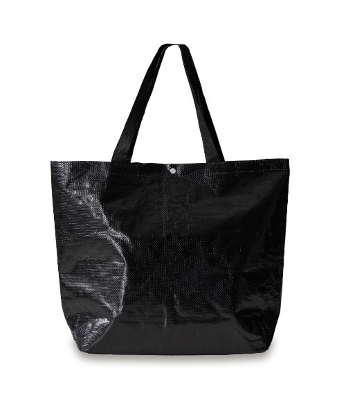 me+em select(ミームセレクト)の「LOGO TARPAULIN SHOPPER BAG BLACK / ロゴターポリンショッパーバッグブラック(エコバッグ/サブバッグ・レディース・ブラック・MEDIUM)」の2枚目の写真
