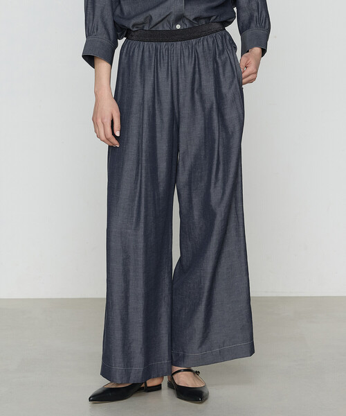 Gabardine K.T(ギャバジンケーティー)の「オトナシャンブレー タックワイドパンツ(その他パンツ・レディース・ネイビー/ブルー・5号/11号/9号/7号)」の4枚目の写真