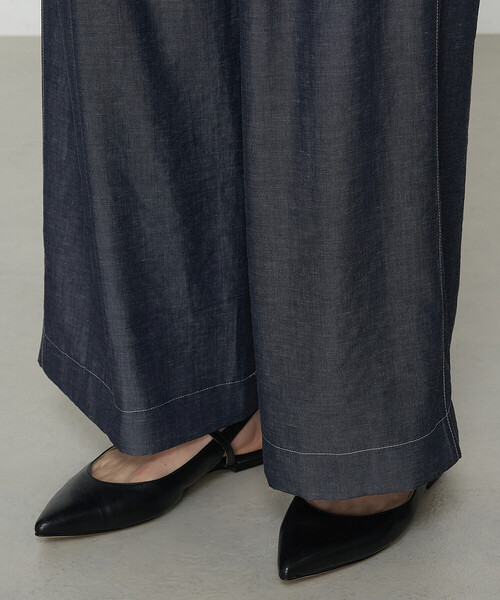 Gabardine K.T(ギャバジンケーティー)の「オトナシャンブレー タックワイドパンツ(その他パンツ・レディース・ネイビー/ブルー・5号/11号/9号/7号)」の10枚目の写真