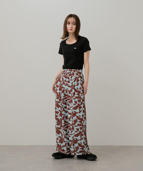 SENSE OF PLACE by URBAN RESEARCH(センスオブプレイスバイアーバンリサーチ)の「『一部WEB限定カラー』ラウンドネックリブTシャツ(半袖)(Tシャツ/カットソー・レディース・ブラック/ホワイト系その他/オフホワイト/チャコールグレー/レッド/その他1/その他2/ブラウン・ONE)」の14枚目の写真