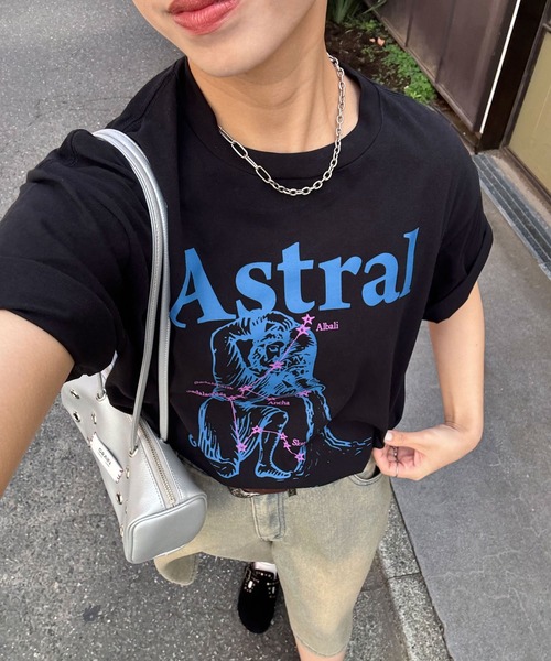 CIAOPANIC（チャオパニック）の「星座プリントTEE（Tシャツ/カットソー・レディース・ブラック/サックスブルー/グレイッシュベージュ/チャコールグレー/ネイビー/ベージュ/イエロー/パープル/サーモンピンク/レッド/ピンク/ホワイト・FREE）」の3枚目の写真