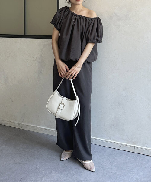 Thevon(ゼボン)の「ギャザーブラウス×パンツセットアップ(つなぎ/オールインワン・レディース・ブラック/チャコールグレー/ベージュ・S/M)」の22枚目の写真