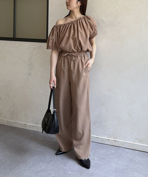 Thevon(ゼボン)の「ギャザーブラウス×パンツセットアップ(つなぎ/オールインワン・レディース・ブラック/チャコールグレー/ベージュ・S/M)」の9枚目の写真