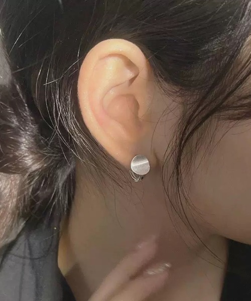 tone（トーン）の「【Re:one】Disk Pierce (MA)（ピアス（両耳用）・レディース・シルバー・FREE）」の2枚目の写真