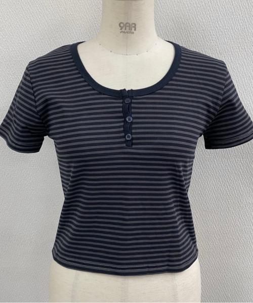 LADY LIKE(レディライク)の「ヘンリーネックコンパクト半袖Tシャツ(Tシャツ/カットソー・レディース・ホワイト/イエロー/ネイビー・M)」の17枚目の写真