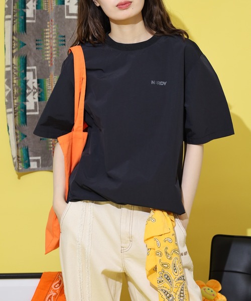 NERDY（ノルディ）の「ウーブンベーシック Tシャツ（Tシャツ/カットソー・メンズ・ブラック/ベージュ/ピンク/グリーン・SS/S/M/L）」の2枚目の写真