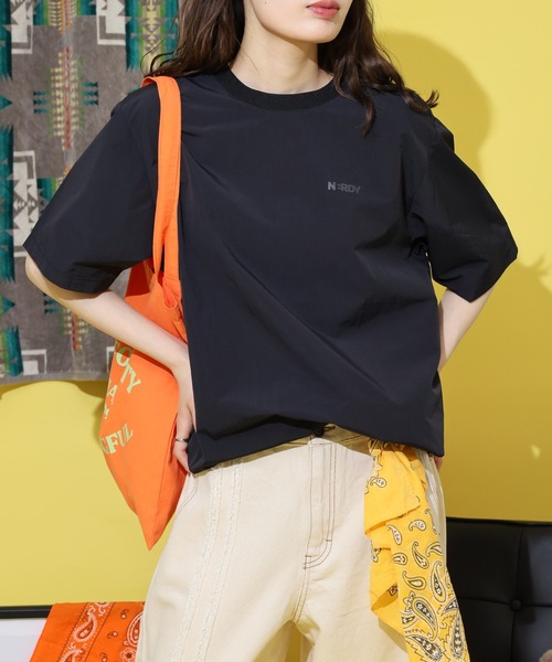 NERDY（ノルディ）の「ウーブンベーシック Tシャツ（Tシャツ/カットソー・メンズ・ブラック/ベージュ/ピンク/グリーン・SS/S/M/L）」の6枚目の写真