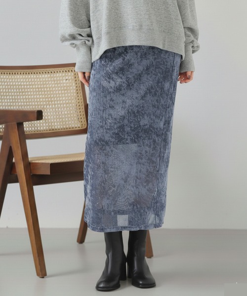 B:MING by BEAMS(ビーミングバイビームス)の「シアー ベロア ナロー スカート(S~M)(スカート・レディース・ブラック/ブルー系その他・MEDIUM/SMALL)」の2枚目の写真