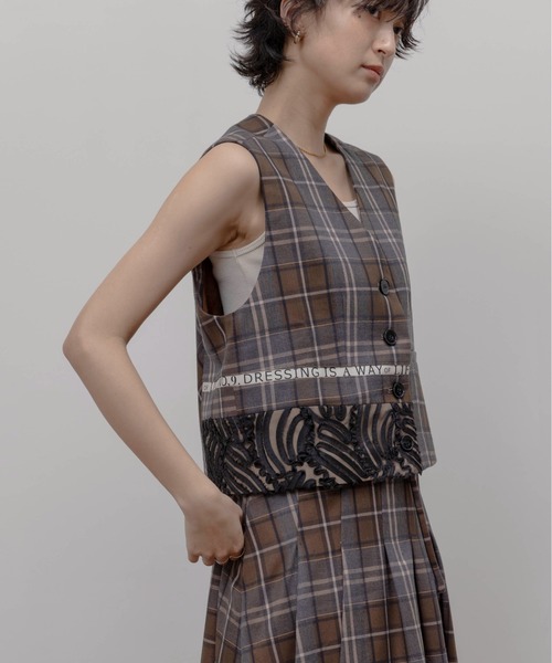 エイミーロウ Eimee Law ロゴテープチェックベスト 84311F-2 チェック ベスト ロゴテープ 秋ファッション レイヤード ショート丈 テープ刺繍 CHARCOALGRAY Eimee Law エイミーロウ ロゴテープチェックベスト 84311F-2