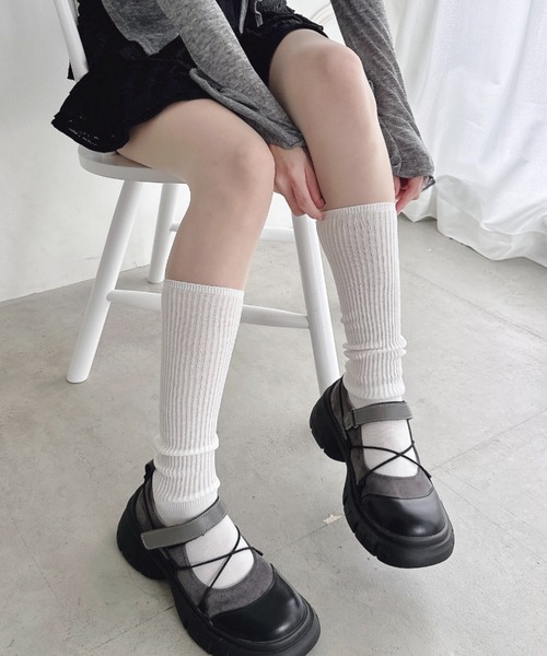 Loueme（ルエム）の「【6色展開】カラーリブハイソックス（ソックス/靴下・レディース・グレー/ブラウン/ホワイト/ブラック/アイボリー/レッド・FREE）」の3枚目の写真