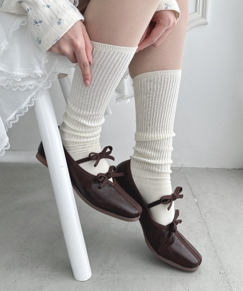 Loueme（ルエム）の「【6色展開】カラーリブハイソックス（ソックス/靴下・レディース・グレー/ブラウン/ホワイト/ブラック/アイボリー/レッド・FREE）」の4枚目の写真