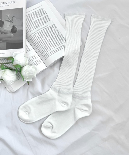 Loueme（ルエム）の「【6色展開】カラーリブハイソックス（ソックス/靴下・レディース・グレー/ブラウン/ホワイト/ブラック/アイボリー/レッド・FREE）」の13枚目の写真