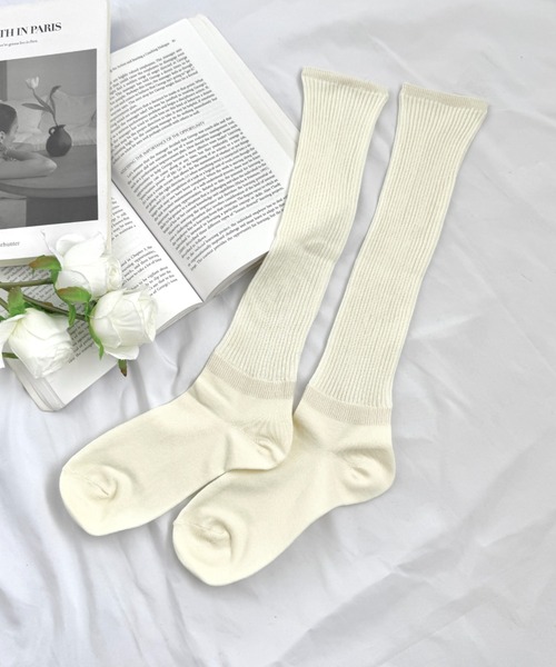 Loueme（ルエム）の「【6色展開】カラーリブハイソックス（ソックス/靴下・レディース・グレー/ブラウン/ホワイト/ブラック/アイボリー/レッド・FREE）」の17枚目の写真