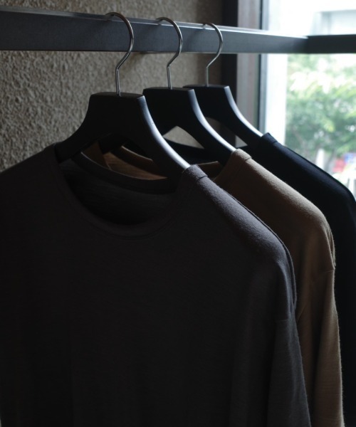 Toironier（トワロニエ）の「Toironier/トワロニエ/Merino Wool-T（Tシャツ/カットソー・メンズ・ブラック/ベージュ/チャコールグレー・1/2）」の22枚目の写真