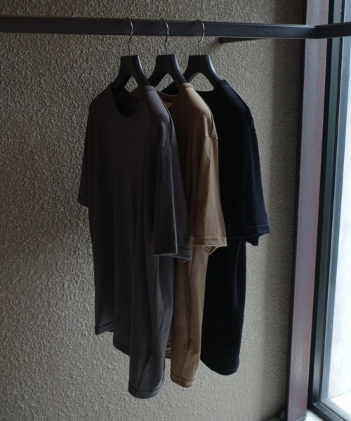Toironier（トワロニエ）の「Toironier/トワロニエ/Merino Wool-T（Tシャツ/カットソー・メンズ・ブラック/ベージュ/チャコールグレー・1/2）」の20枚目の写真
