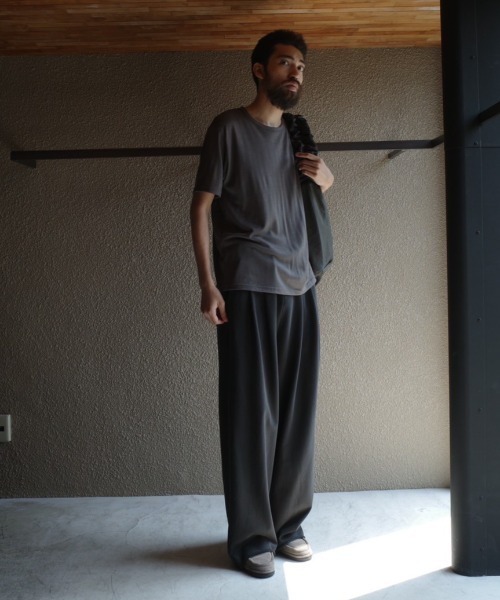 Toironier（トワロニエ）の「Toironier/トワロニエ/Merino Wool-T（Tシャツ/カットソー・メンズ・ブラック/ベージュ/チャコールグレー・1/2）」の18枚目の写真