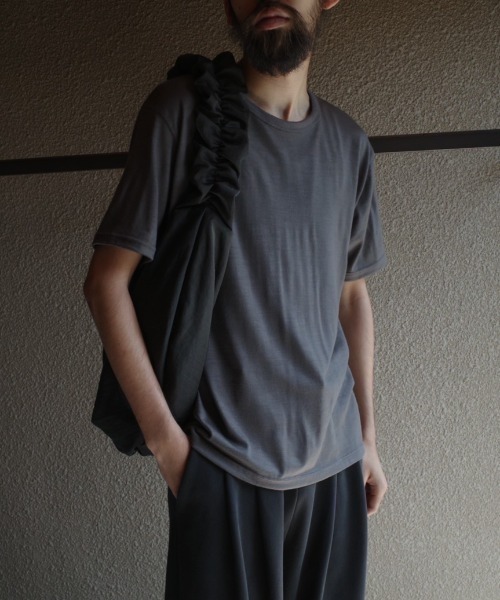 Toironier（トワロニエ）の「Toironier/トワロニエ/Merino Wool-T（Tシャツ/カットソー・メンズ・ブラック/ベージュ/チャコールグレー・1/2）」の19枚目の写真