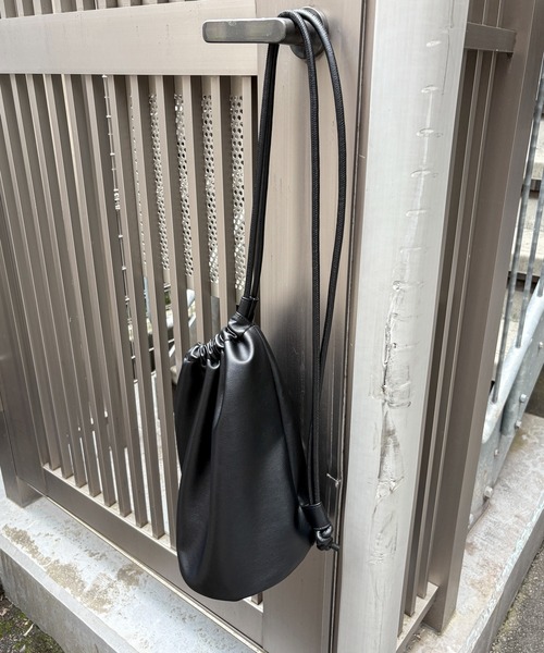 feepur(フェピュール)の「ボンサックバッグ(ショルダーバッグ・レディース・ブラック/ブルー・FREE)」の3枚目の写真