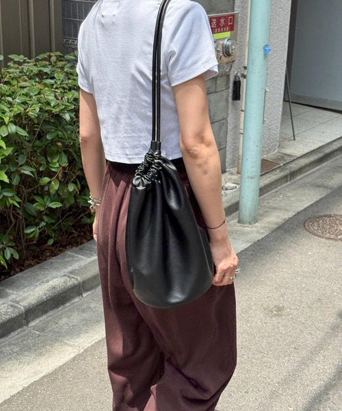 feepur(フェピュール)の「ボンサックバッグ(ショルダーバッグ・レディース・ブラック/ブルー・FREE)」の4枚目の写真