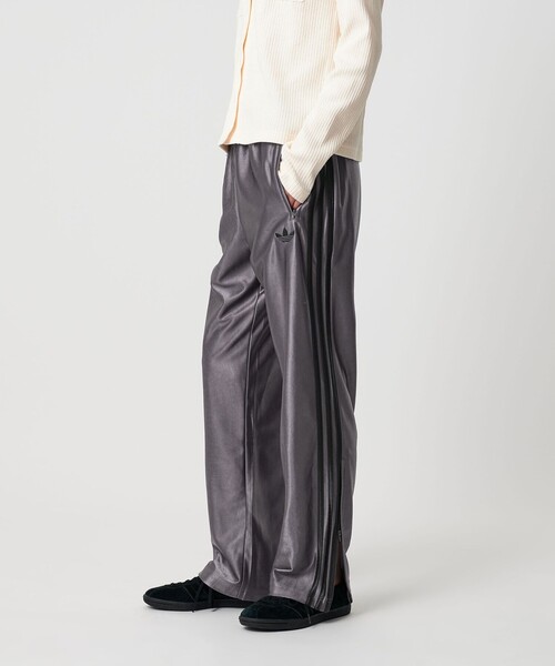 adidas Originals(アディダスオリジナルス)の「<adidas Originals>ファイヤーバード メタリックトラックパンツ(その他パンツ・レディース・グレー系/ブラック・S/XS)」の2枚目の写真