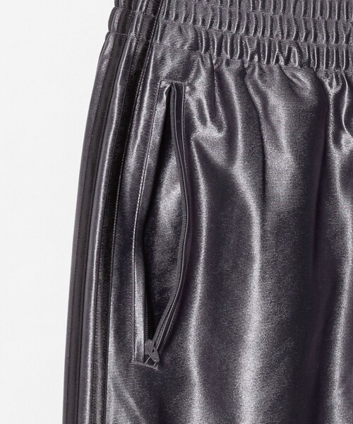 adidas Originals(アディダスオリジナルス)の「<adidas Originals>ファイヤーバード メタリックトラックパンツ(その他パンツ・レディース・グレー系/ブラック・S/XS)」の17枚目の写真