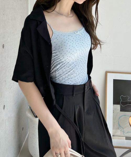 TREOVER(トレオーバー)の「トレンドの小花柄デザインがポイント♪レース切り替えカップ付きキャミソール(キャミソール・レディース・ブラック/ブルー/アイボリー・FREE)」の10枚目の写真