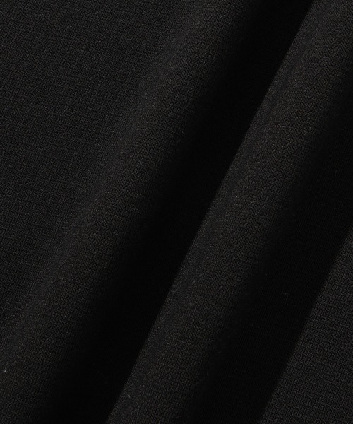 ADAM ET ROPE'(アダムエロペ)の「【WEB限定】ボリュームスリーブ 裏起毛 スウェット オフタートルネック / ユニセックス(スウェット・メンズ・ホワイト/チャコールグレー/ブラック・S/M/L)」の4枚目の写真