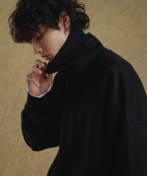 ADAM ET ROPE'(アダムエロペ)の「【WEB限定】ボリュームスリーブ 裏起毛 スウェット オフタートルネック / ユニセックス(スウェット・メンズ・ホワイト/チャコールグレー/ブラック・S/M/L)」の20枚目の写真