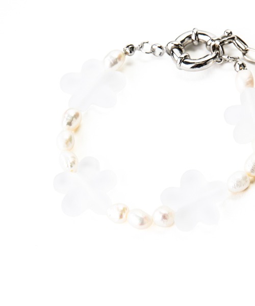 Casselini（キャセリーニ）の「Casselini(キャセリーニ)フラワーパールブレスレット（ブレスレット・レディース・ホワイト・FREE）」の7枚目の写真