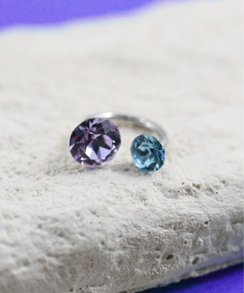 styiro（スタイロ）の「バイカラービジューキャッチボディピアス（ピアス（片耳用）・レディース・パープル/ブルー/サーモンピンク/ピンク・FREE）」の3枚目の写真