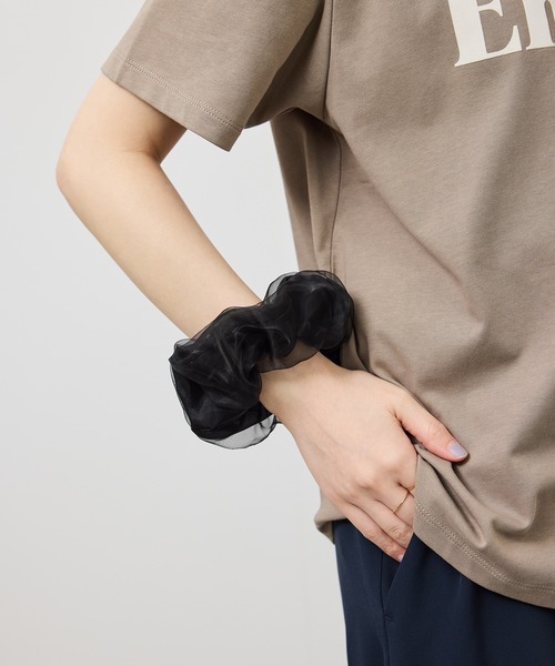 ROPE' PICNIC(ロペピクニック)の「プレート付きオーガンジー×シャイニーコンビシュシュ(シュシュ・レディース・キナリ/ブラック/ブルー系その他4・FREE)」の4枚目の写真