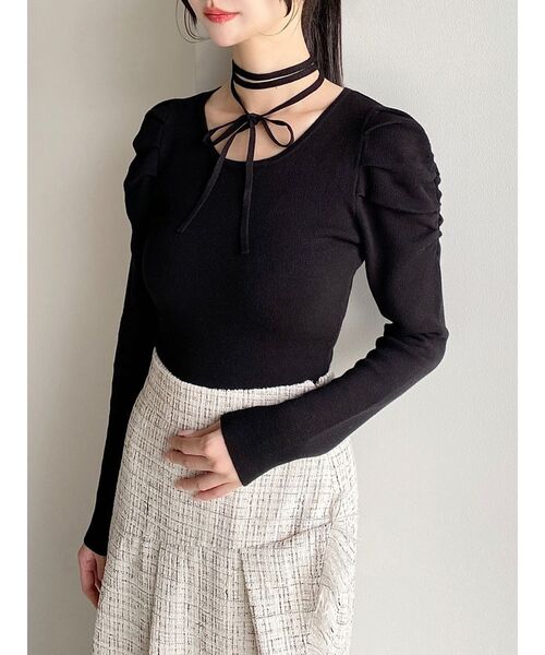 RESEXXY（リゼクシー）の「チョーカーデザインニットトップス（ニット/セーター・レディース・ブラック/ピンク/その他1/レッド・FREE）」の2枚目の写真