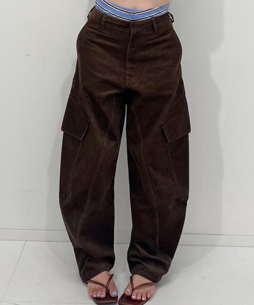 ZOZOMARKET(ゾゾマーケット)の「ZOZOMARKET by tomoka - コーデュロイバレルレッグツイストカーゴ(カーゴパンツ・レディース・ダークブラウン・マルチサイズ)」の1枚目の写真
