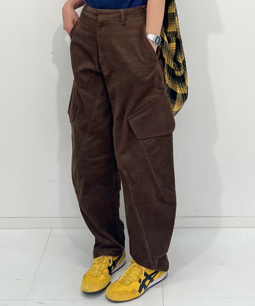ZOZOMARKET(ゾゾマーケット)の「ZOZOMARKET by tomoka - コーデュロイバレルレッグツイストカーゴ(カーゴパンツ・レディース・ダークブラウン・マルチサイズ)」の4枚目の写真